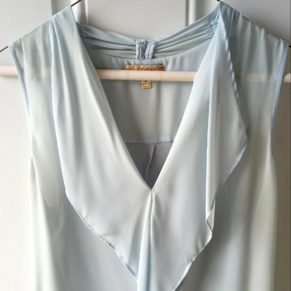 🦋Princess Vera Wang blouse🦋 - Picture 2 of 6